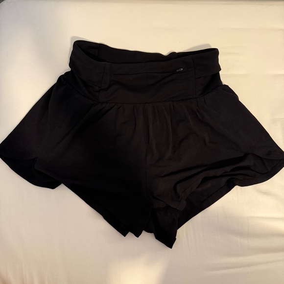 black free people tempo light as air run shorts - Picture 2 of 5